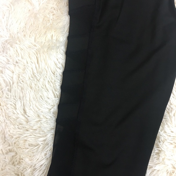 High Rise Mesh Black Panel Leggings w/Phone Pocket - Picture 5 of 7